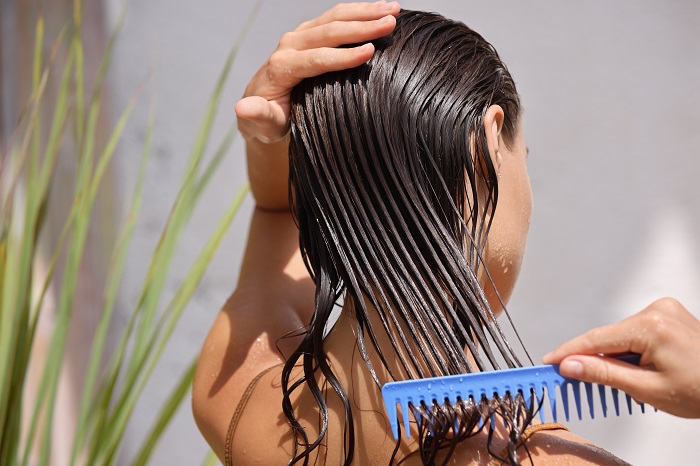 Tipy na rozdílnou péči o suché a normální vlasy: Základy krásných vlasů
