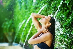 Hydratace pokožky: Tajemství zářivého vzhledu a zdraví vaší pleti v letních měsících